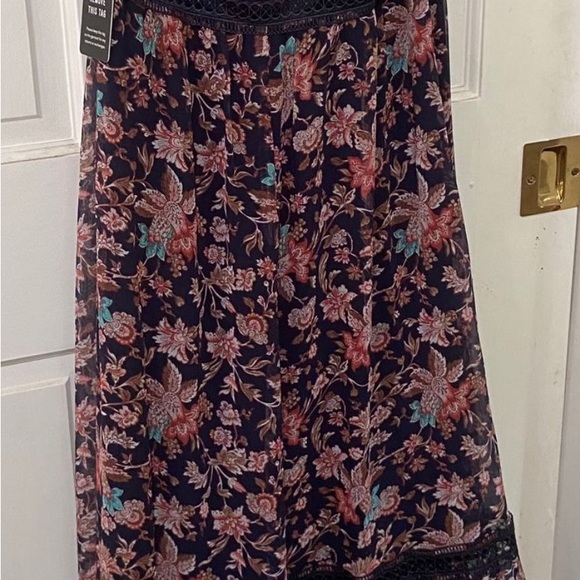 Brand new with tag Express Floral Maxi dress - Picture 5 of 6